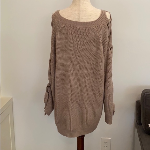 Debut size M lace up sleeve sweater. - Picture 3 of 7